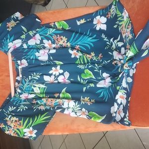 Verse floral flutter sleeve top M